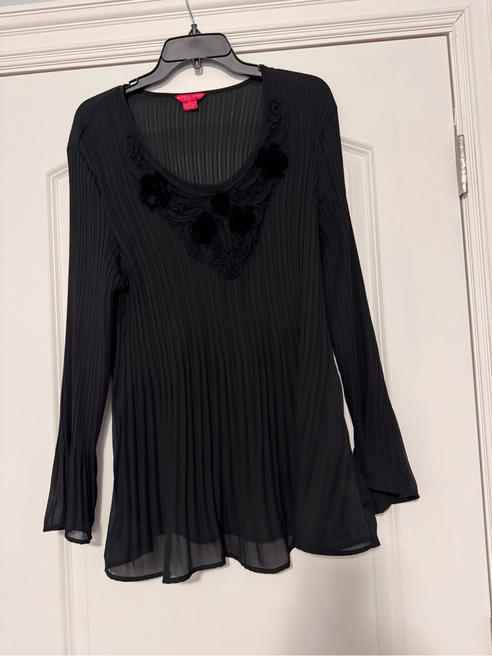 Sunny Leigh Black Pleated Long-Sleeve Scoop Neck Blouse